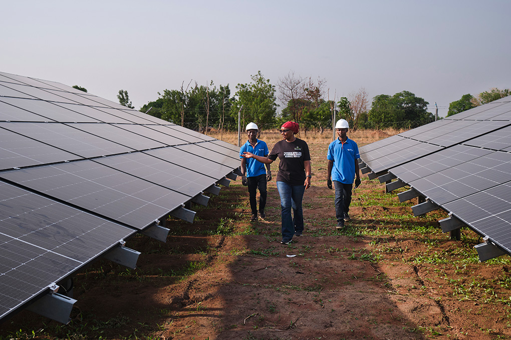 Habiba and staff inspect a solar minigrid in Biem, Benue State, Nigeria. Photo by Ashden 2026/08/sosai-story-minigrid_inspect.jpg